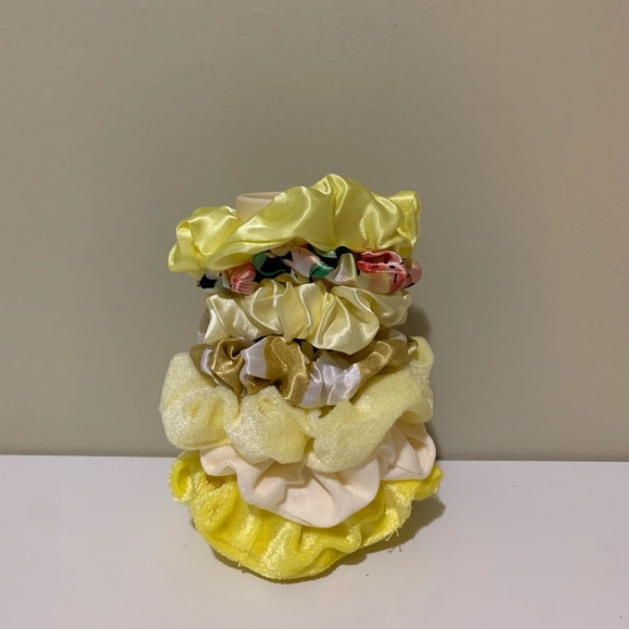 Scrunchies - Picture 5 of 10